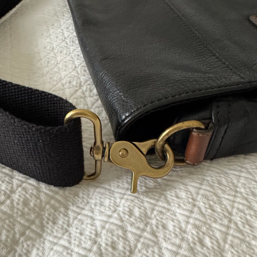 Fossil leather messenger bag laptop bag Soft black leather brown leather trim - Picture 7 of 10